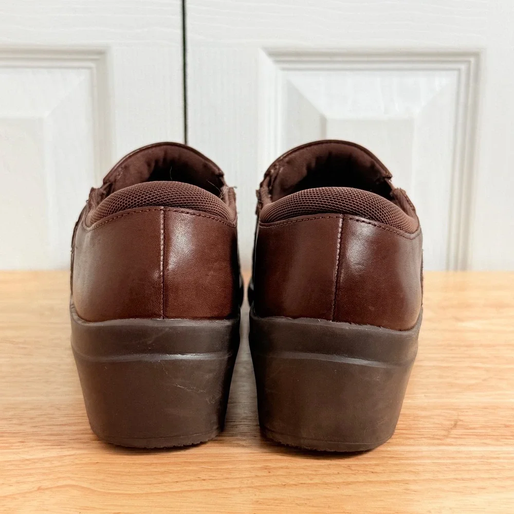 Clarks Collection Loafers 8.5 Brown Leather Slip On Wedge Career Minimalist